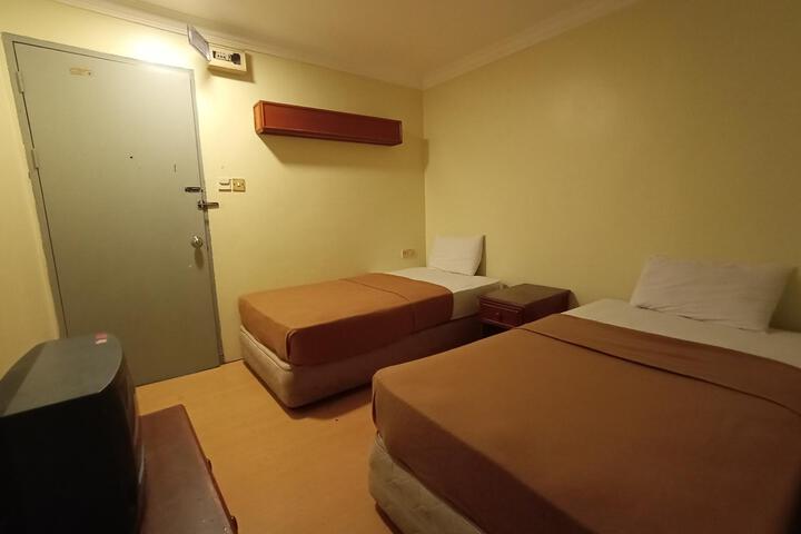 Room 38 of 40
