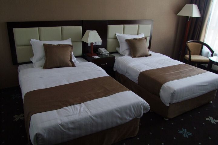 Room 6 of 25