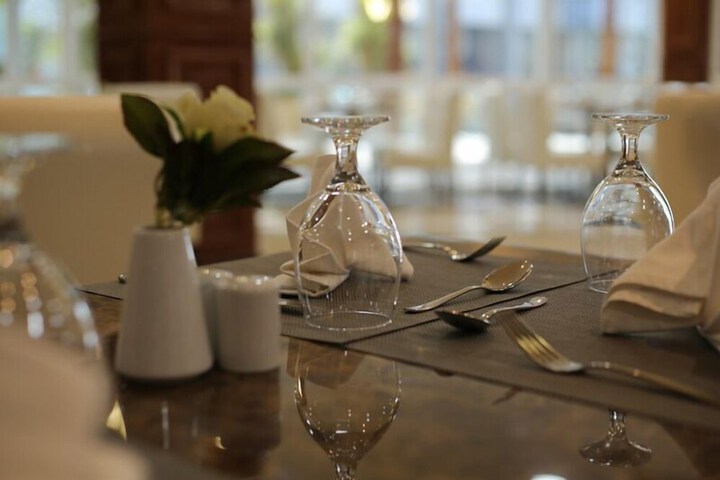 Dining 32 of 49
