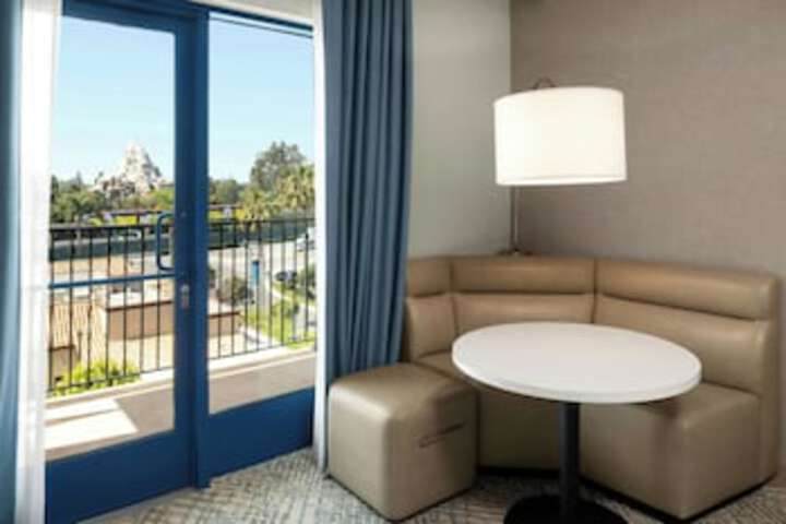 Room 28 of 204