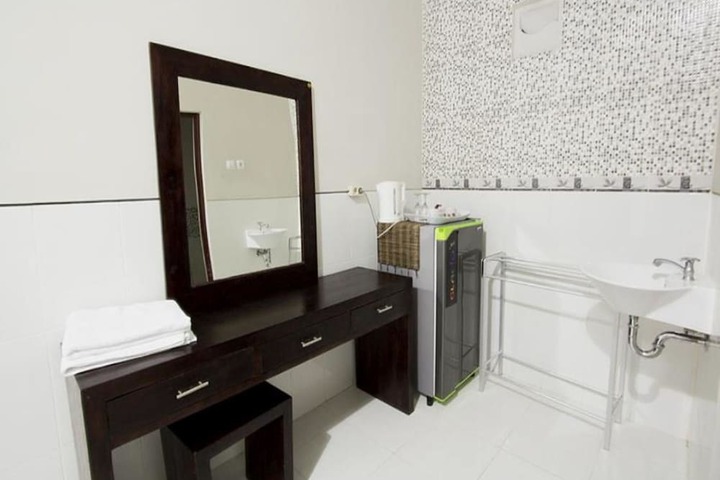 Room 4 of 41