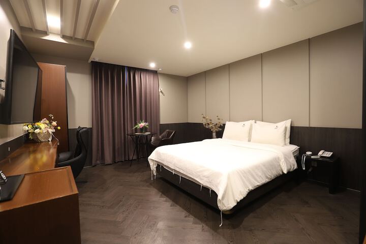Room 57 of 87