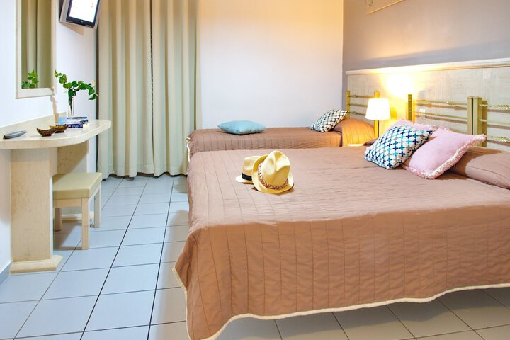 Room 7 of 90