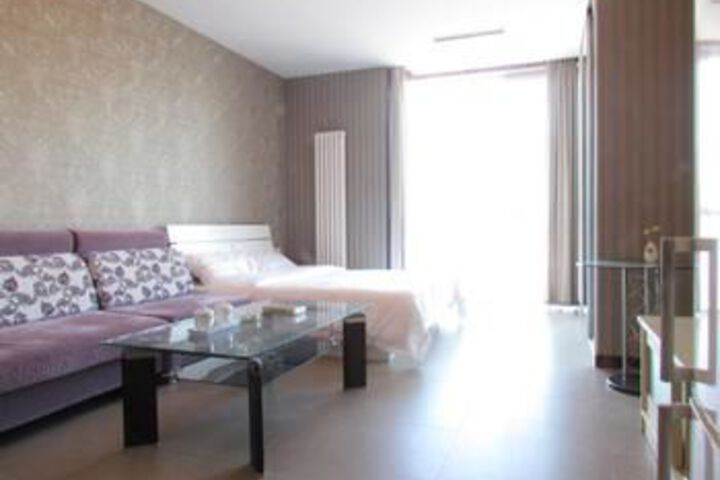 Room 10 of 42