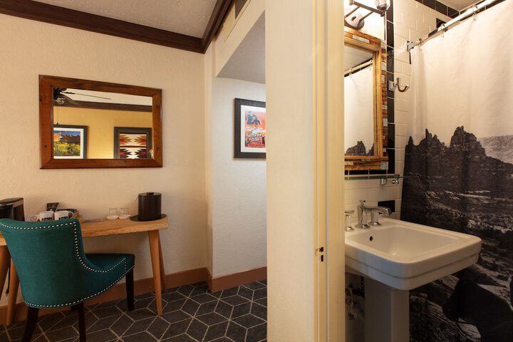 Room 10 of 75