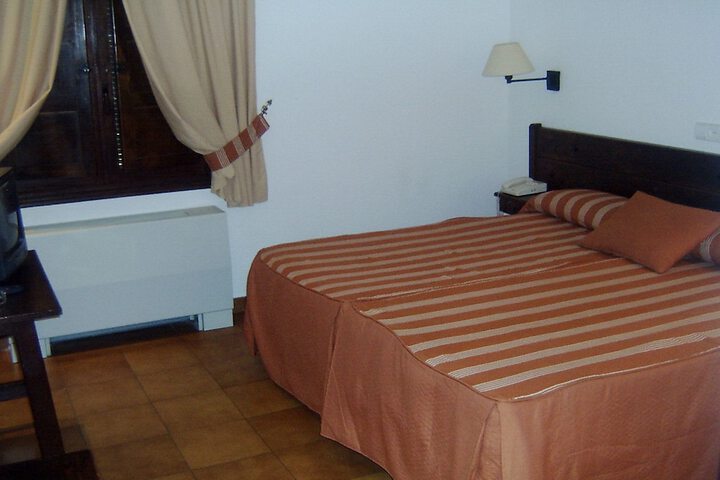 Room 5 of 32