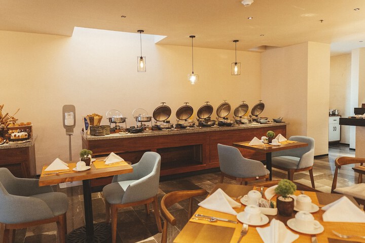 Dining 130 of 145