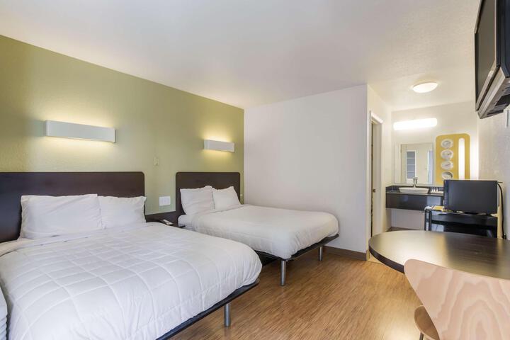 2 Double Beds (4 of 8)
