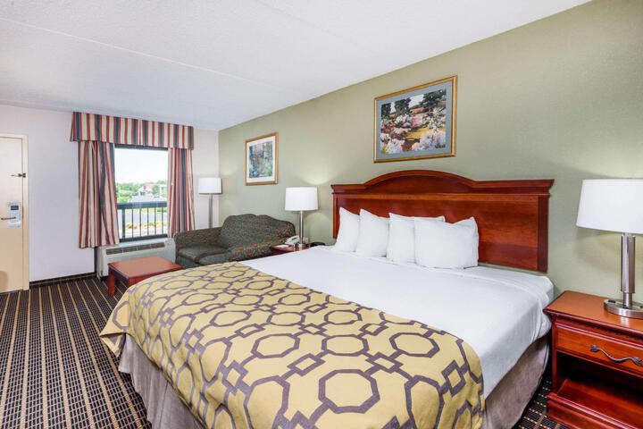 1 King Bed (2 of 3)
