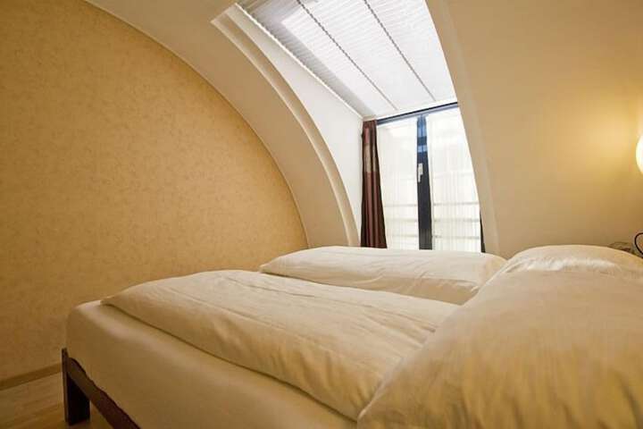 Room 12 of 38