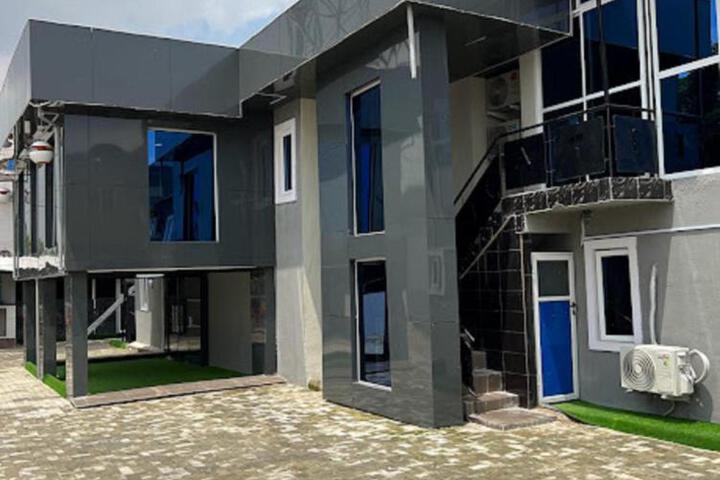 Glandov Suites