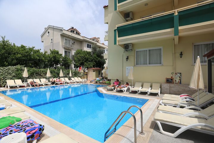 Hotel Pool