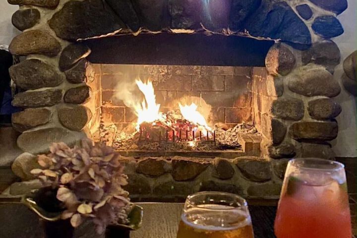 Lounge 8 of 13