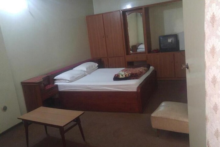Room 13 of 23
