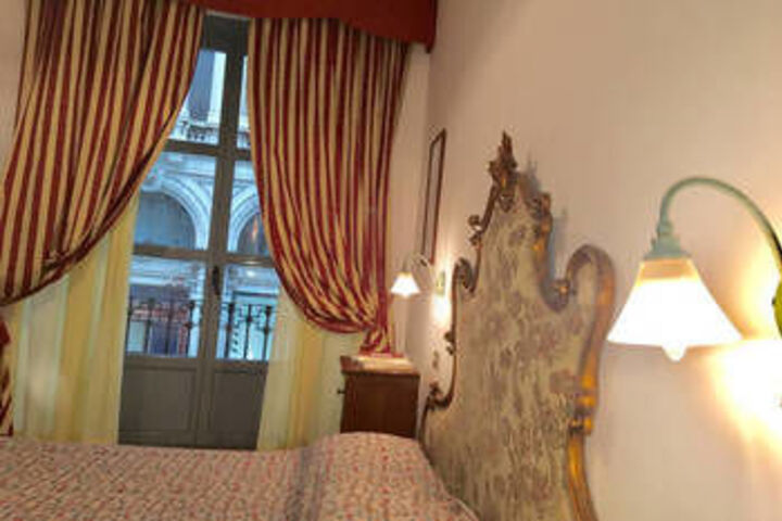 Room 24 of 53