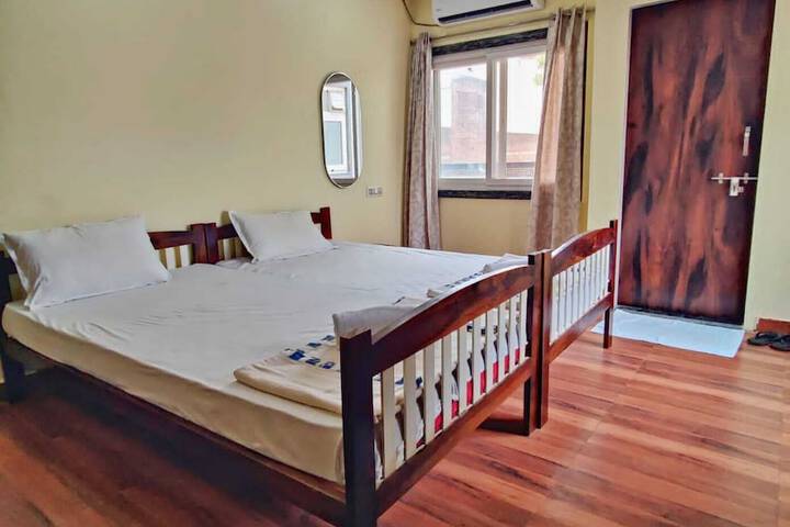 Room 2 of 36