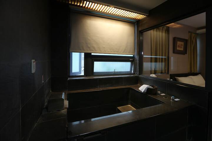 Room 37 of 106
