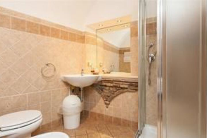 Room 4 of 14