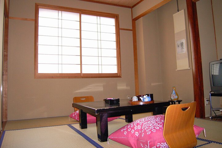Room 8 of 40