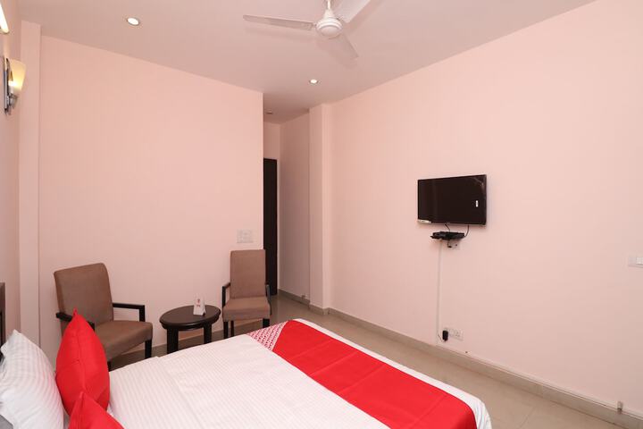 Room 13 of 23