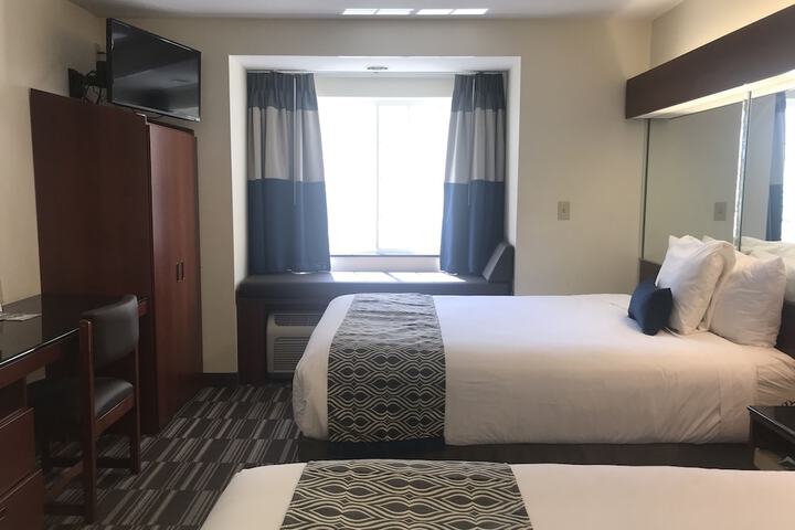 1 Queen Bed Accessible Room (16 of 54)