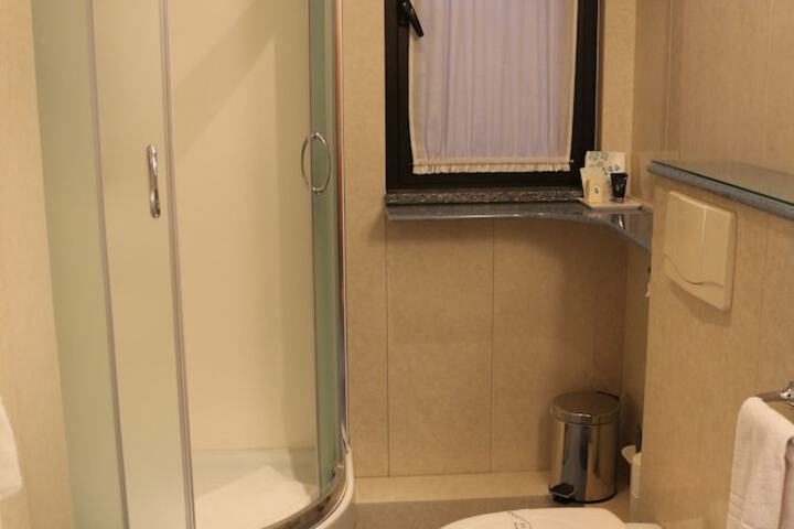 Room 25 of 59