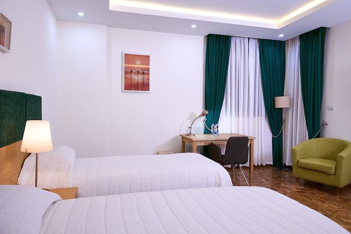 Room 7 of 30