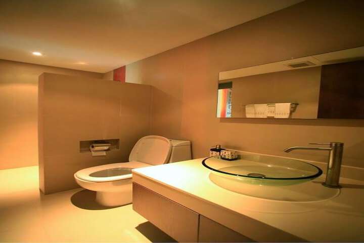 Room 26 of 34