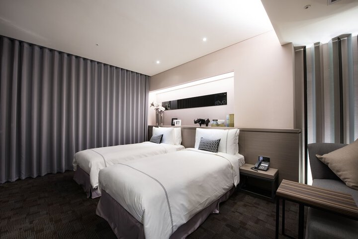 Room 7 of 32