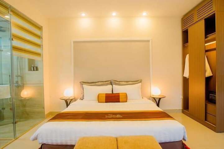 Room 13 of 34