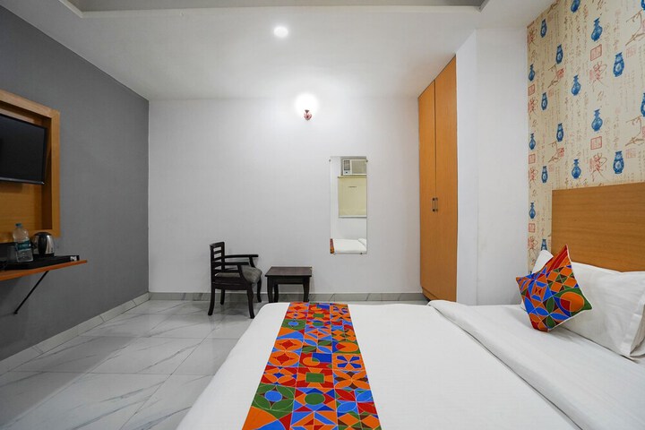 Room 13 of 24
