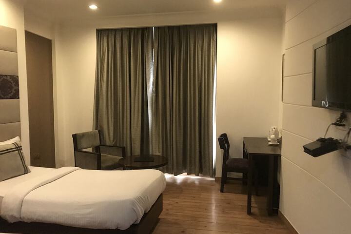 Room 15 of 37