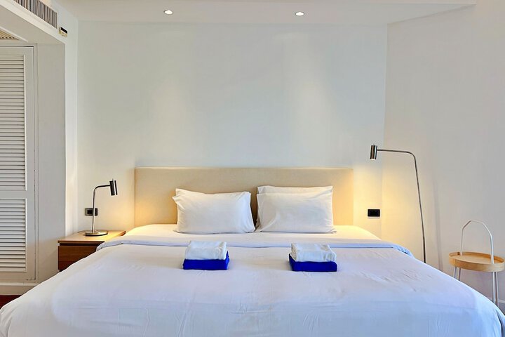 Room 5 of 106
