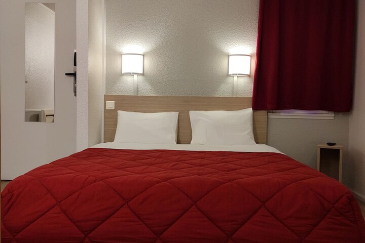 Room 6 of 56