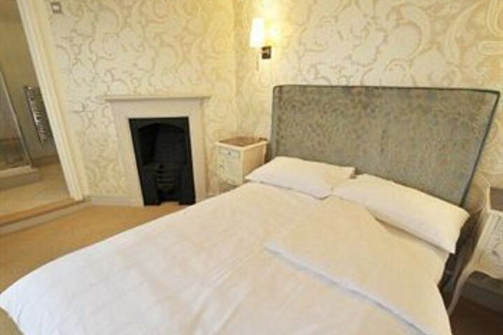 Room 3 of 5