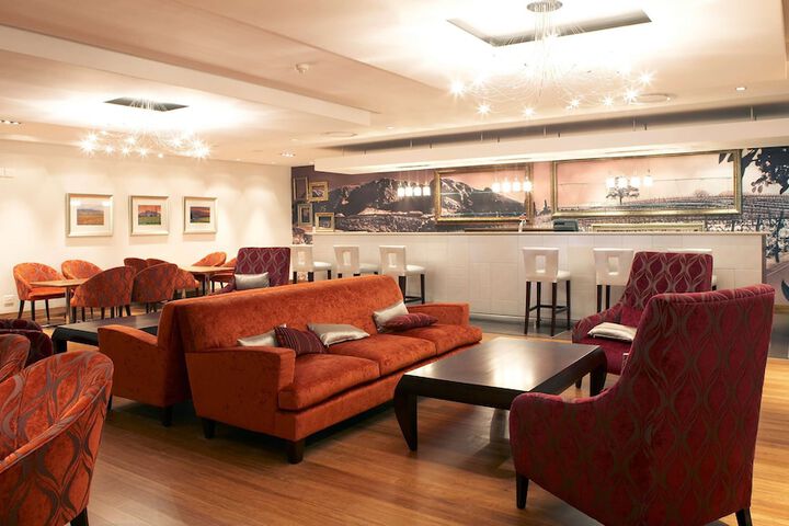 Lounge 43 of 62