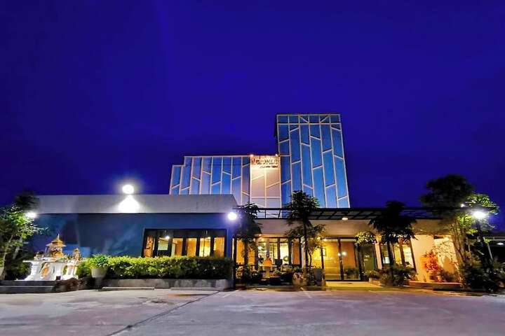 Hotel 42 of 43