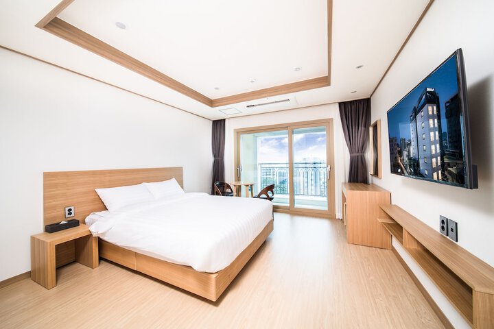 Room 6 of 35