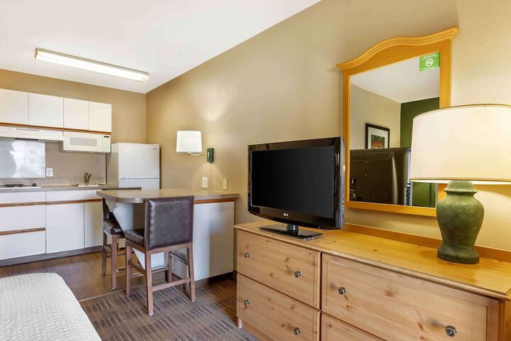 Room 9 of 34