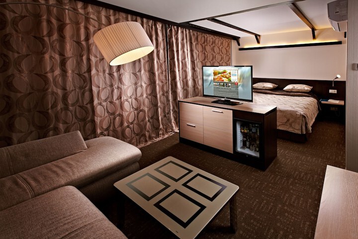 Room 25 of 65