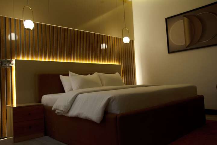 Room 10 of 24