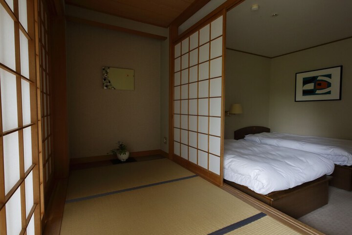 Room 19 of 38