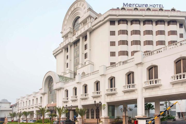 Exterior of Mercure Jakarta Batavia