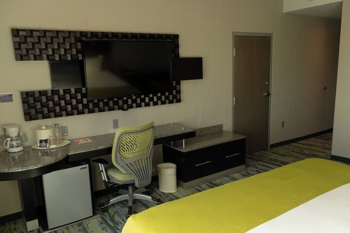 Room 18 of 120