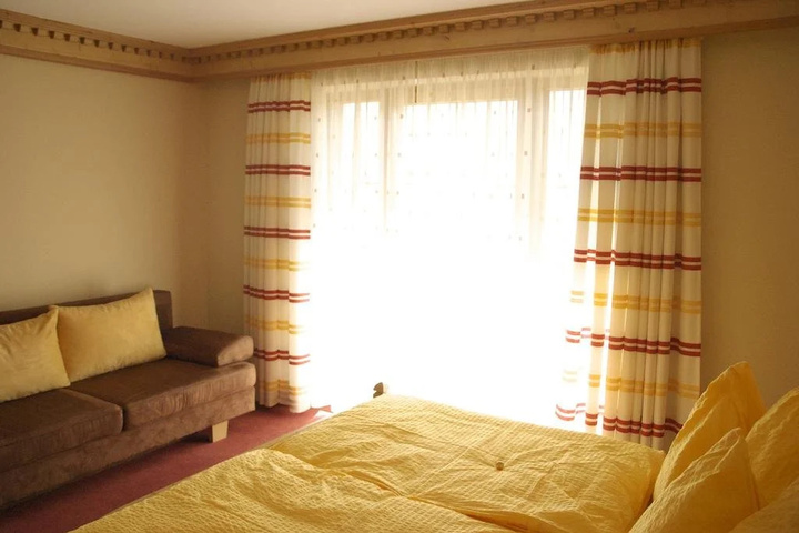 Room 2 of 11