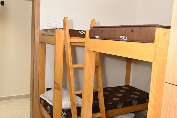 Room 10 of 15