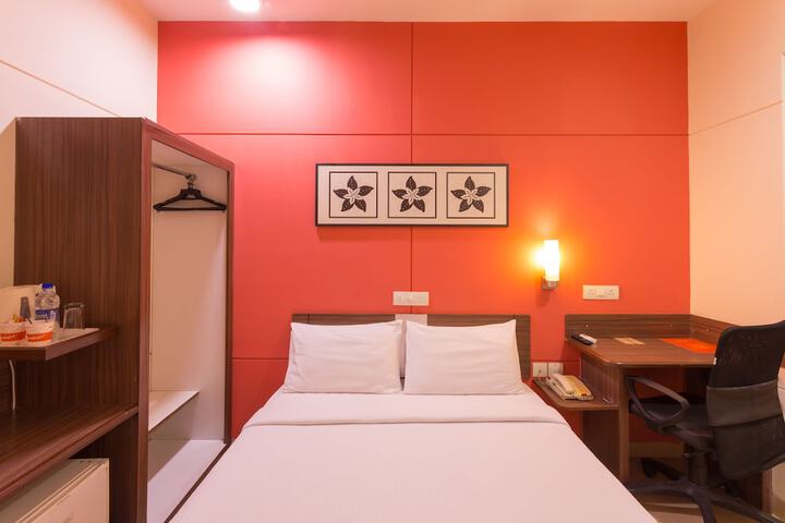 Room 9 of 37