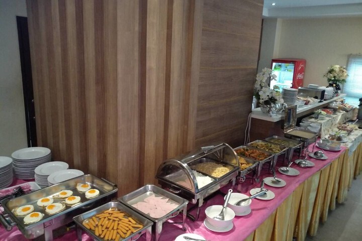 Dining Photos