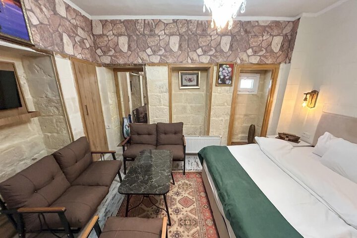 Room 6 of 91