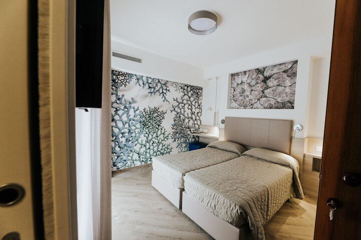 Room 18 of 48